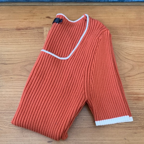 Elegant Rust Ribbed Sweater - Picture 3 of 4